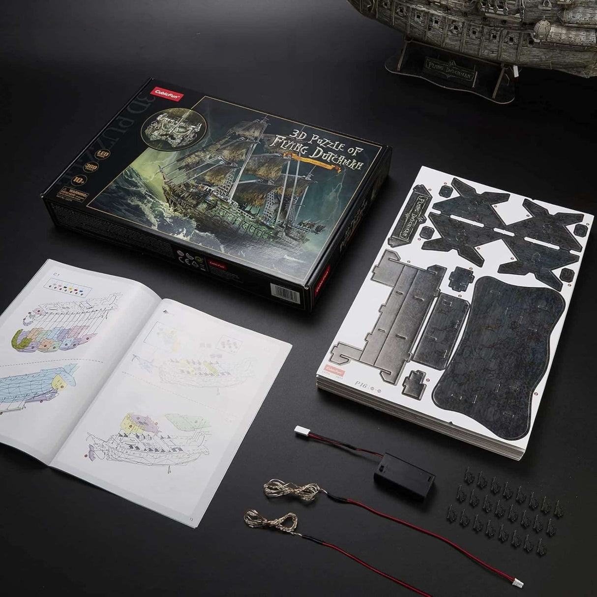 Cubicfun - Puzzle 3D Barco Pirata Flying Dutchman LED