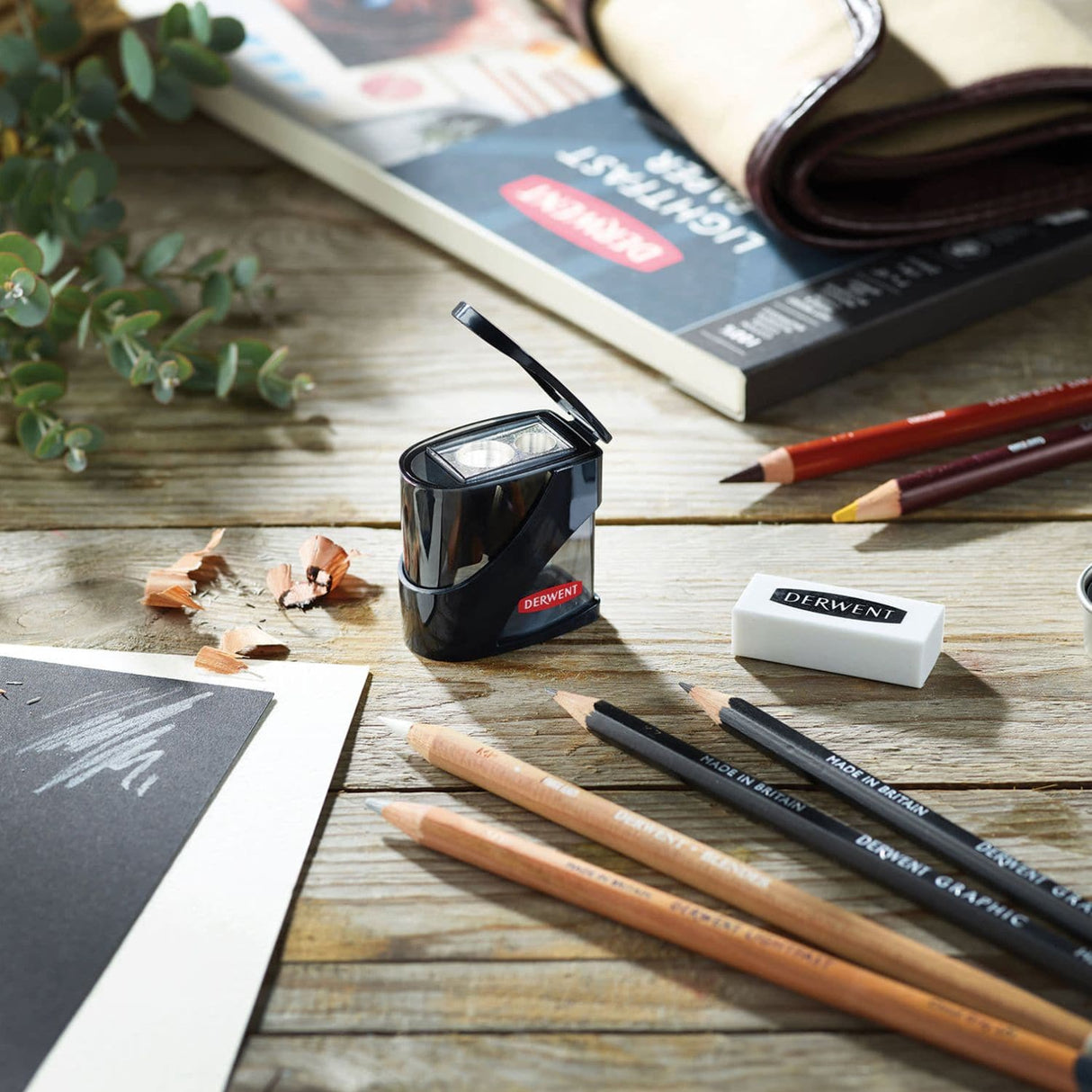 Derwent - Sacapuntas Doble con Tapa