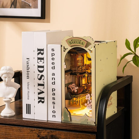 Rolife Booknook & Wonderland - Separador de Libros Falling Sakura