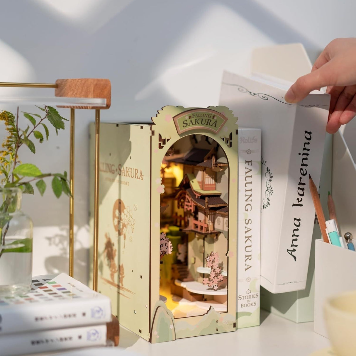 Rolife Booknook & Wonderland - Separador de Libros Falling Sakura