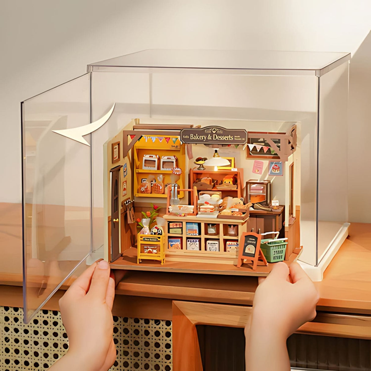 Rolife - Caja Exhibidora Crystal Clear para Miniaturas