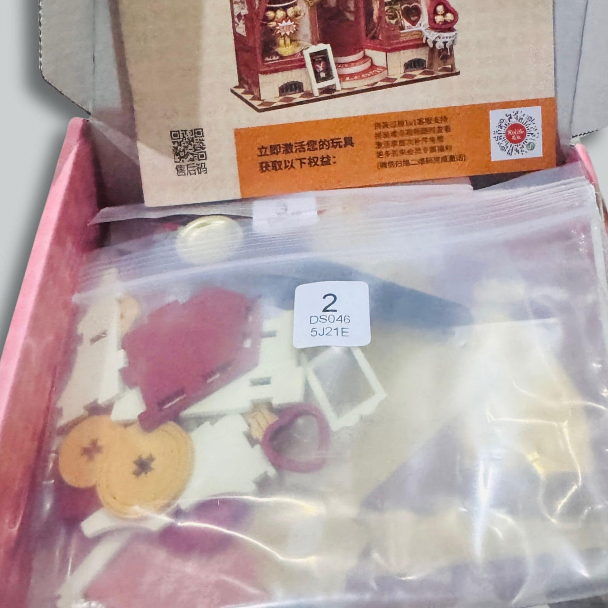 Rolife Secret World - Miniatura Armable Sweet Chocolate Shop