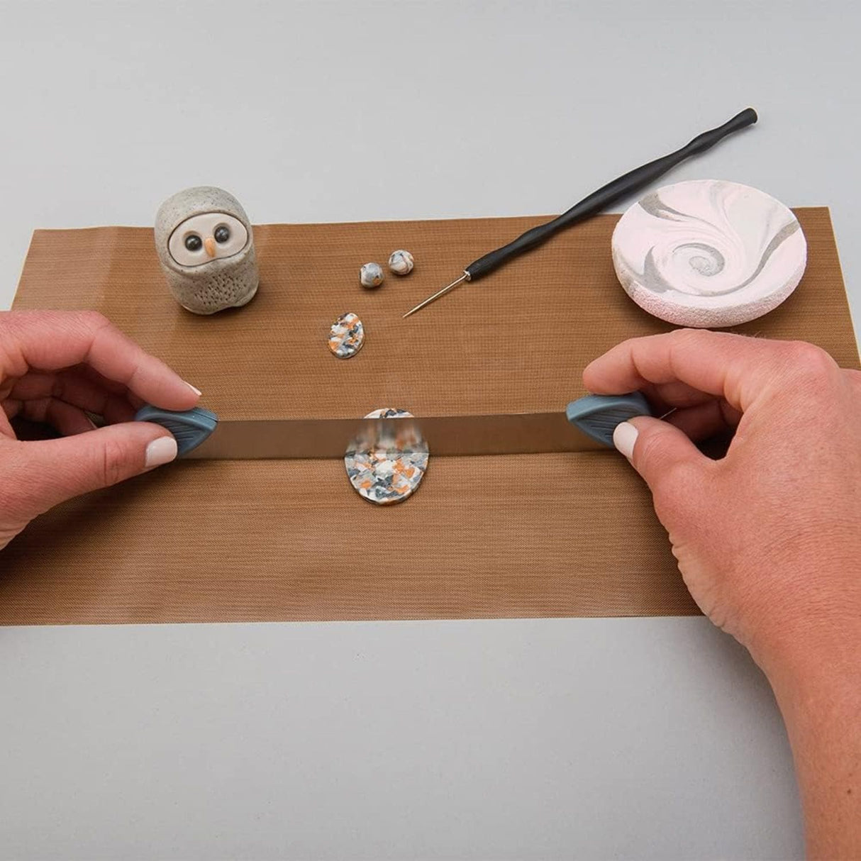 Sculpey Tools - Herramientas Alfombrilla Base para Arcilla (Oven Safe Work Mat)
