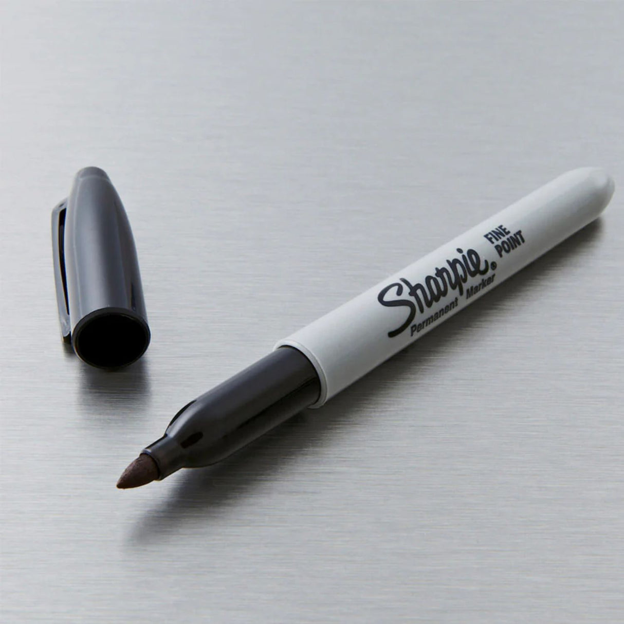 Sharpie - Pack 4 Marcadores Permanentes Punta Fina Negros