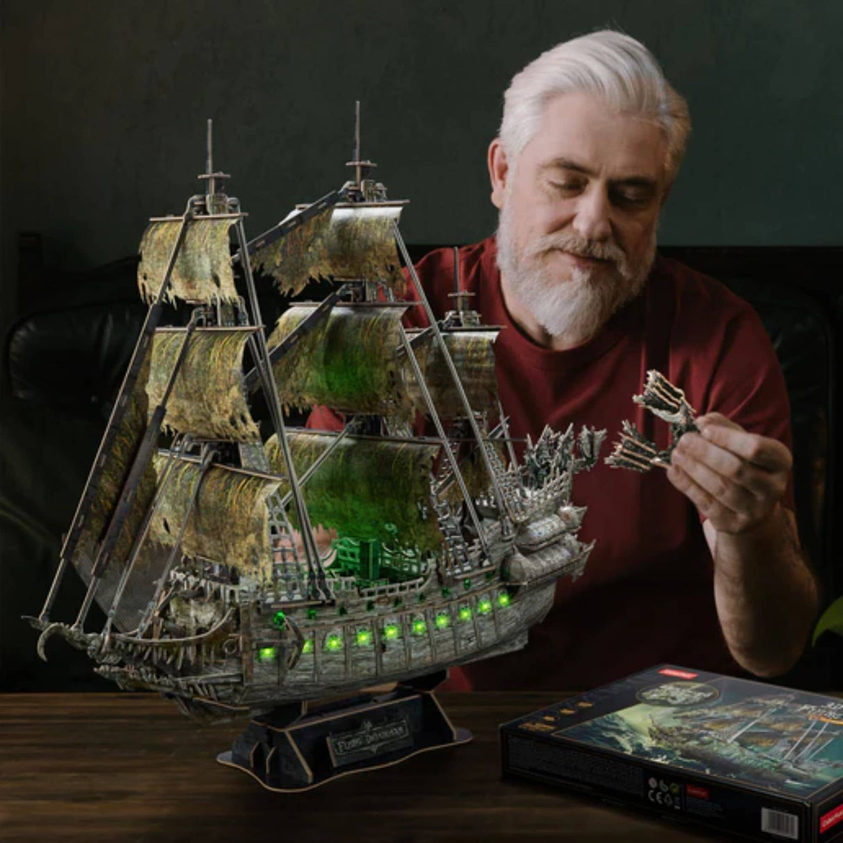 Cubicfun - Puzzle 3D Barco Pirata Flying Dutchman LED