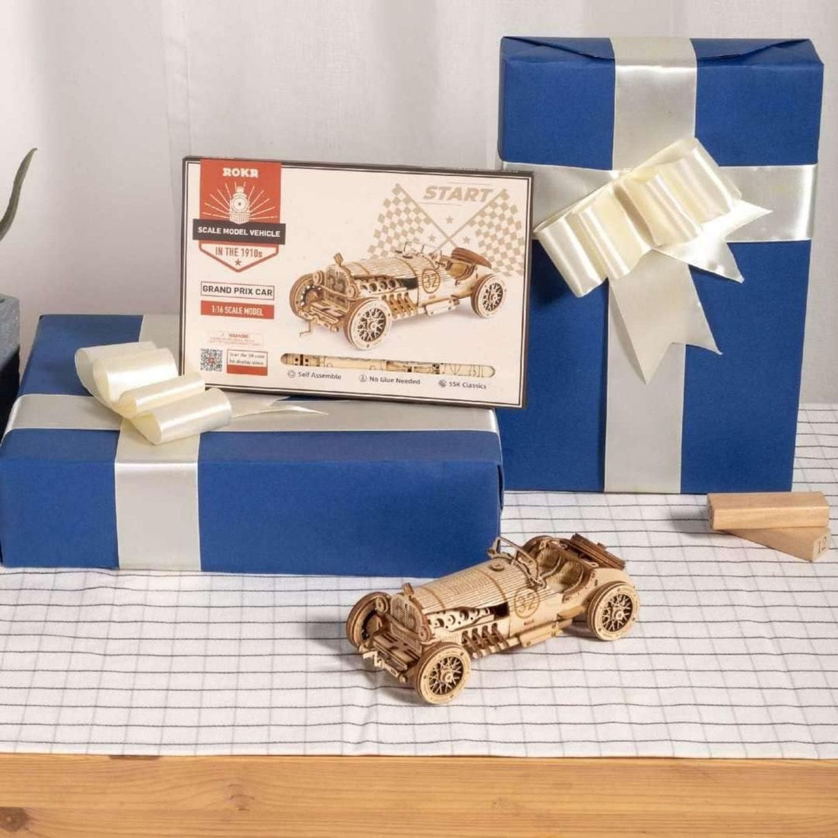 Rokr Scale Model Vehicle - Puzzle 3D Auto Grand Prix Car