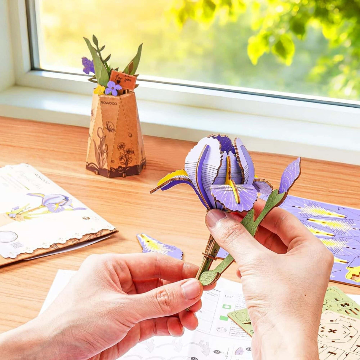 Rowood Wooden Bloom Craft - Miniatura Armable Flor Purple Iris
